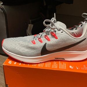 Nike Zoom Pegasus 36 (Men’s size 7)